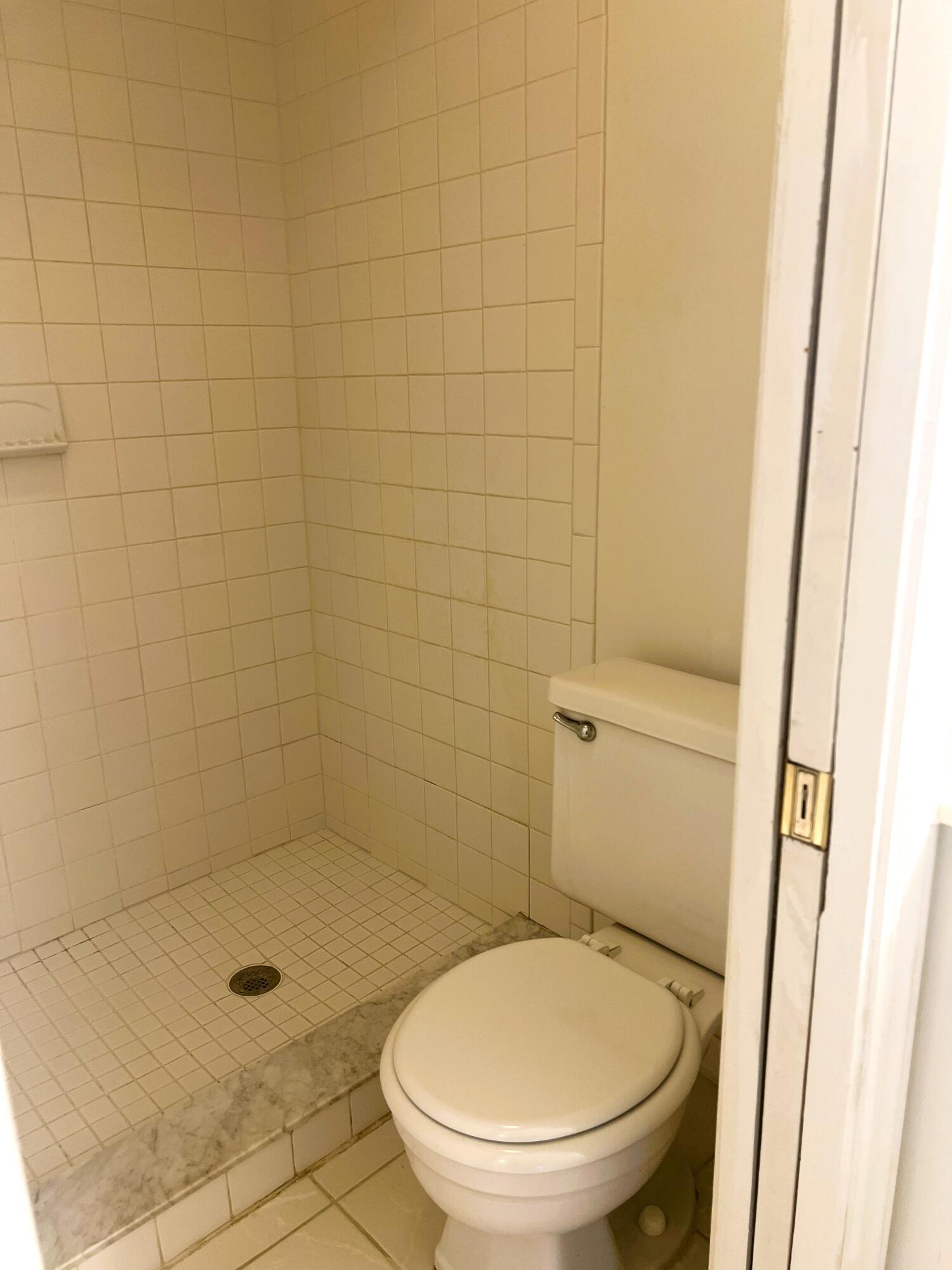6032 Indrio Road, Unit 8 Fort Pierce, FL 34951 - Photo 12 of 26 Primary bathroom