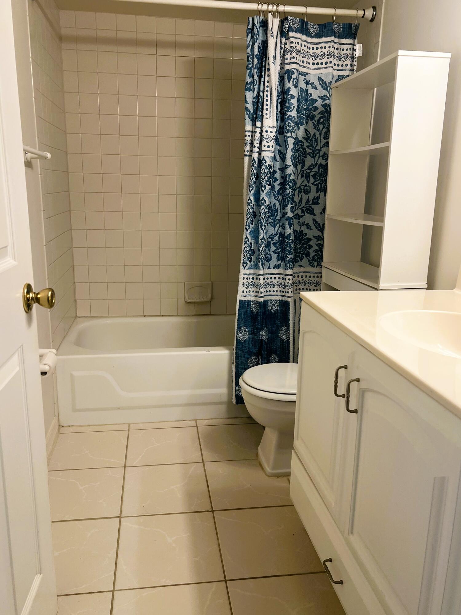 6032 Indrio Road, Unit 8 Fort Pierce, FL 34951 - Photo 8 of 26 Guest bathroom