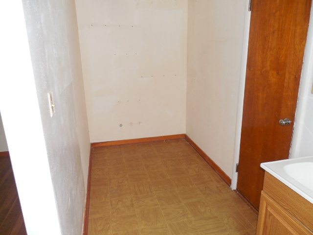 5925 Island Road Harvard, IL 60033 - Photo 19 of 22 a view of cupboard