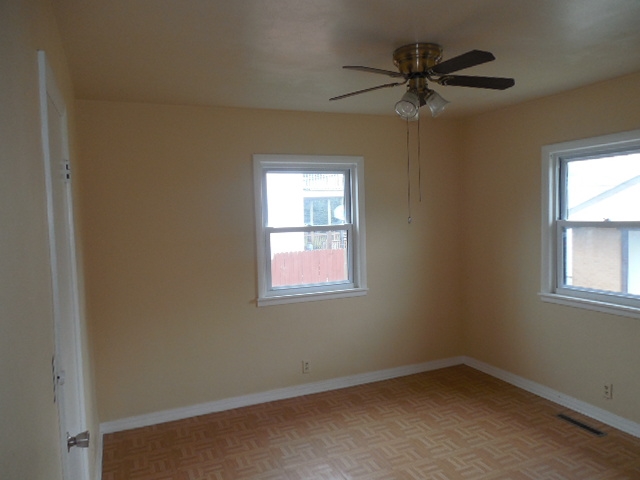 5925 Island Road Harvard, IL 60033 - Photo 8 of 22 an empty room with a window
