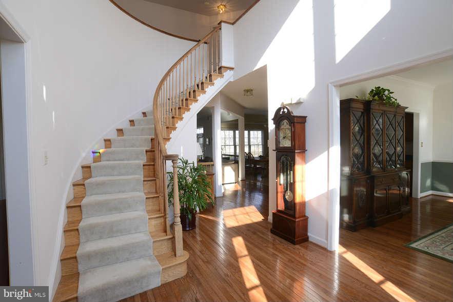 20009 Hickman Way Poolesville, MD 20837 - Photo 2 of 30 Interior (General)