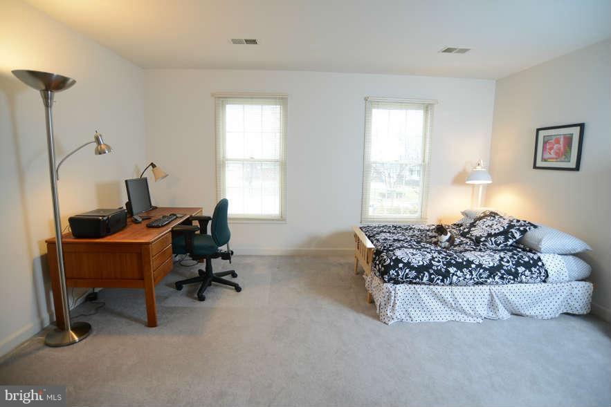 20009 Hickman Way Poolesville, MD 20837 - Photo 17 of 30 Bedroom