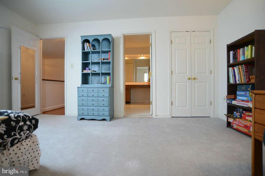 20009 Hickman Way Poolesville, MD 20837 - Photo 18 of 30 Bedroom
