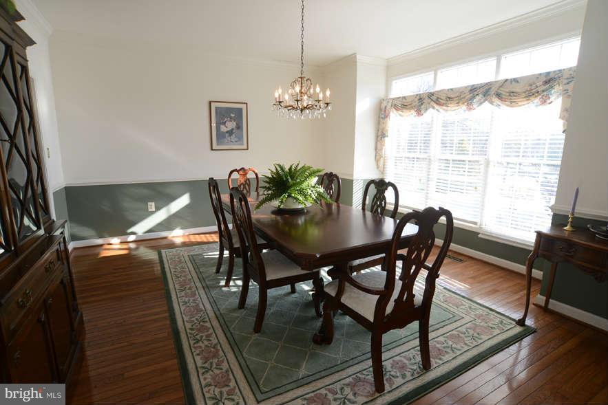 20009 Hickman Way Poolesville, MD 20837 - Photo 4 of 30 Dining Room
