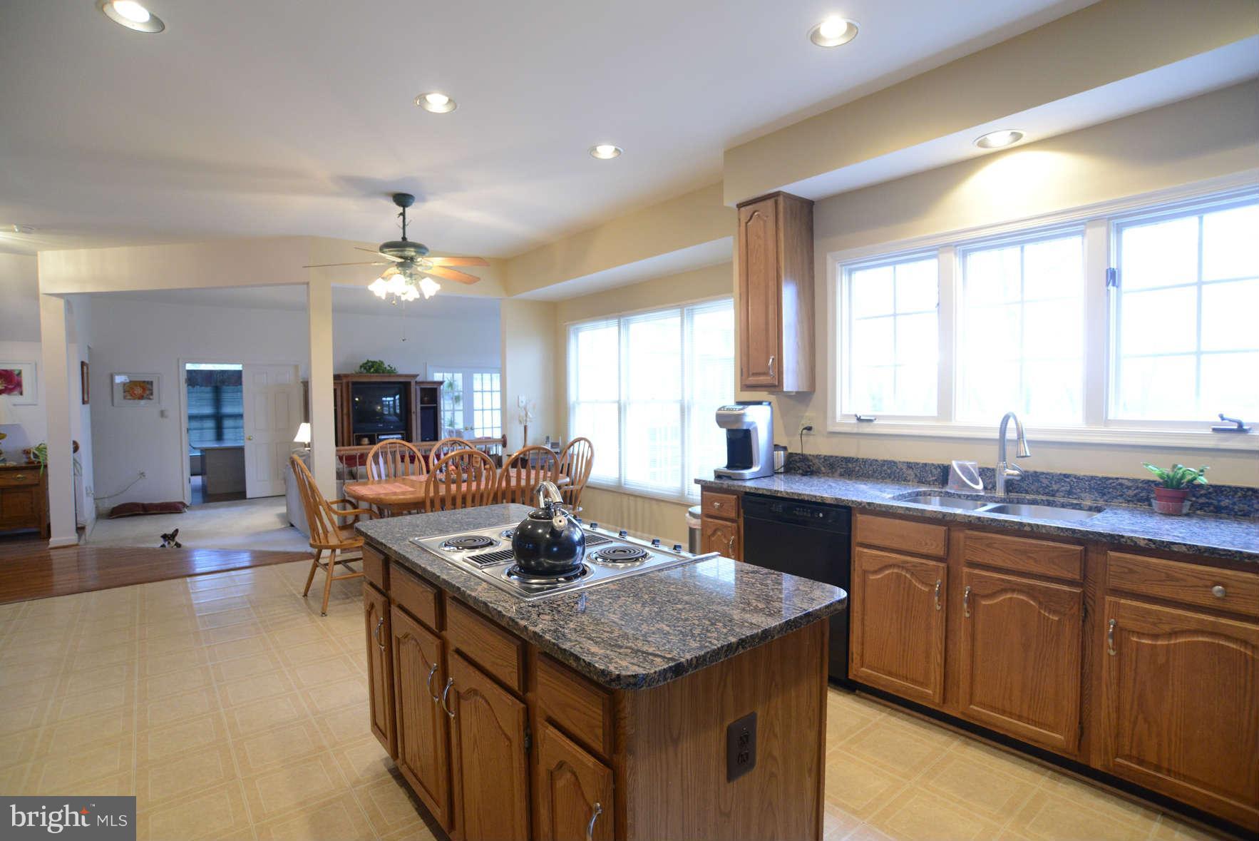 20009 Hickman Way Poolesville, MD 20837 - Photo 9 of 30 Kitchen