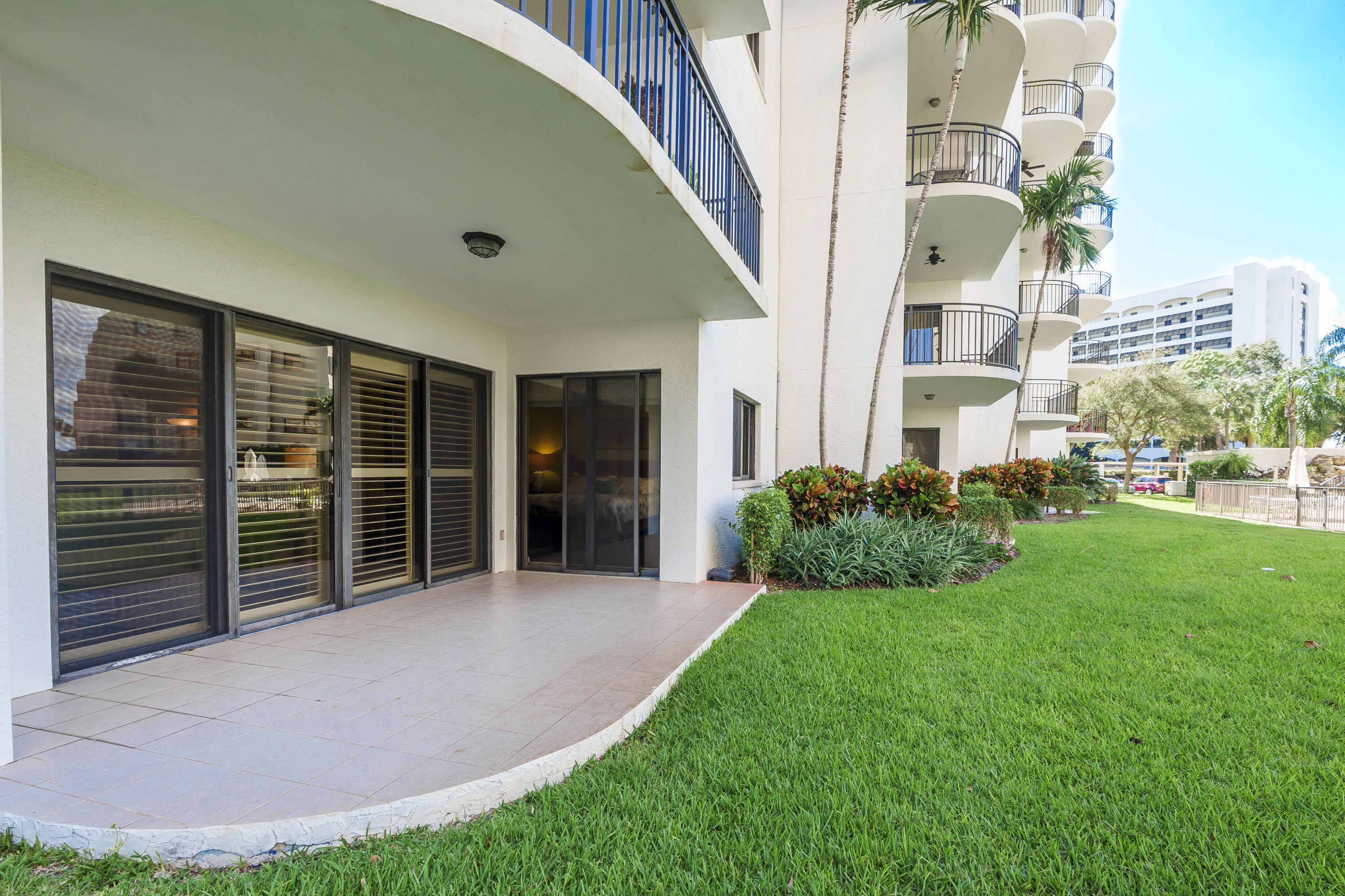 370 Golfview Road, Unit 104 North Palm Beach, FL 33408 - Photo 24 of 28 Patio