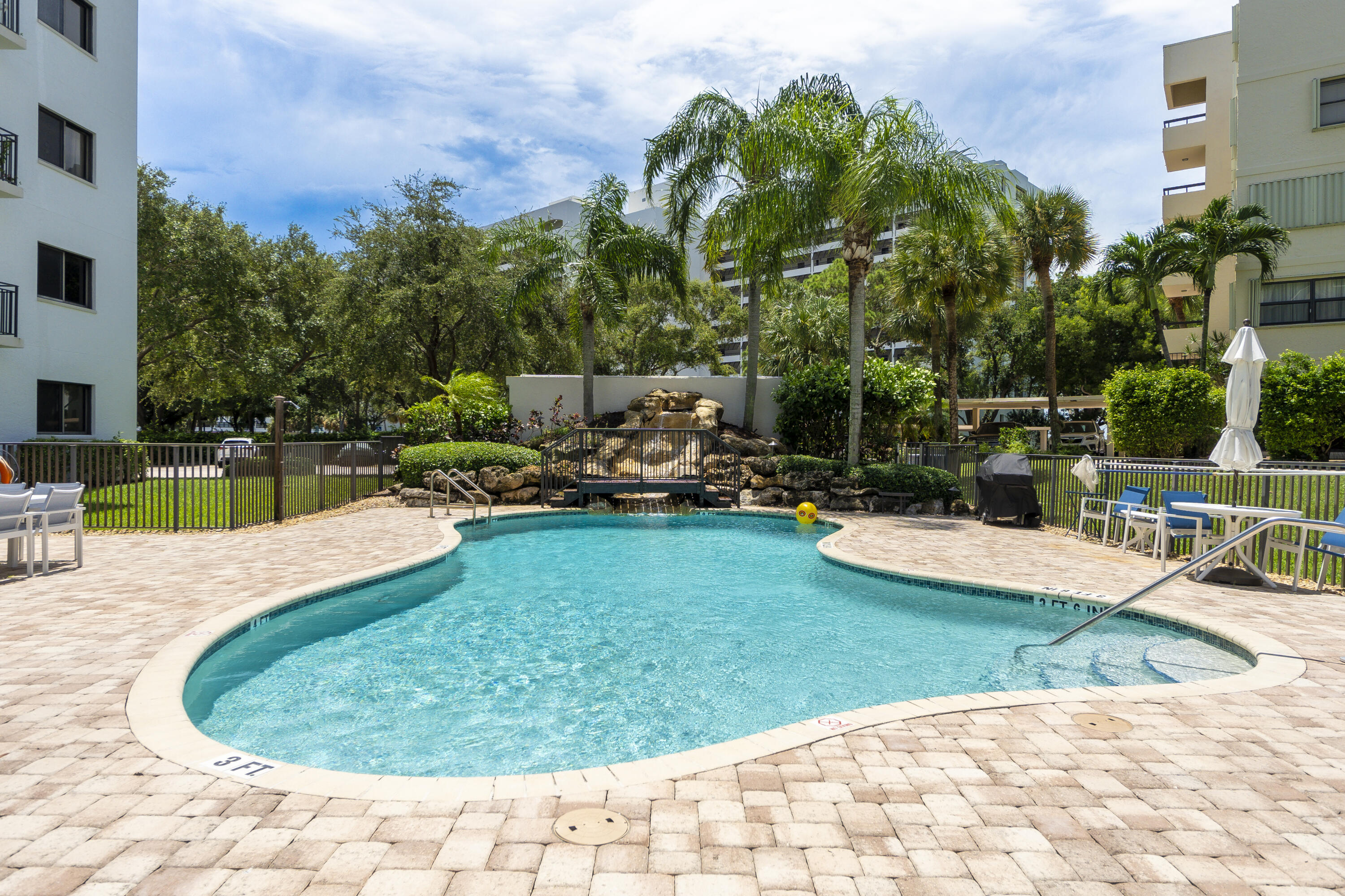 370 Golfview Road, Unit 104 North Palm Beach, FL 33408 - Photo 26 of 28 Pool