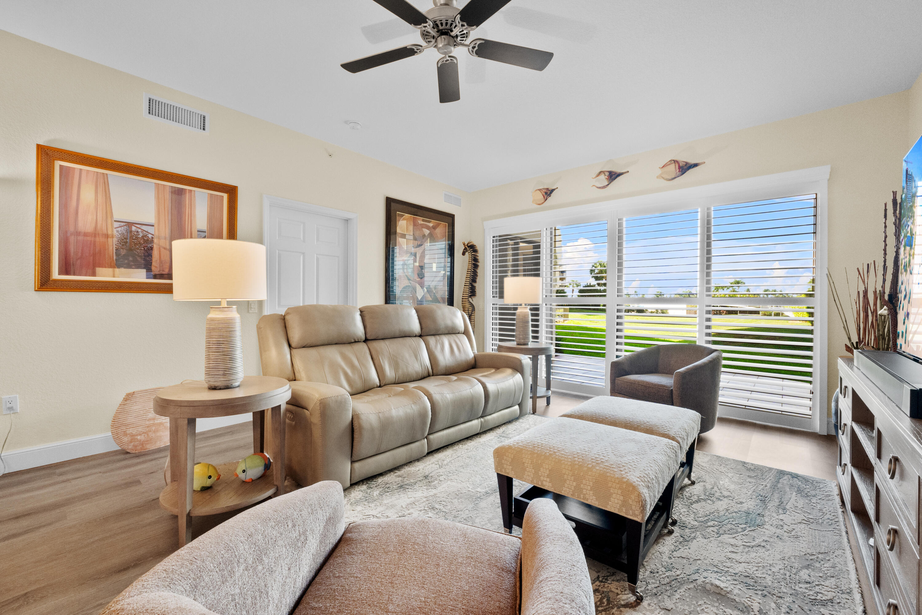 370 Golfview Road, Unit 104 North Palm Beach, FL 33408 - Photo 5 of 28 Living area