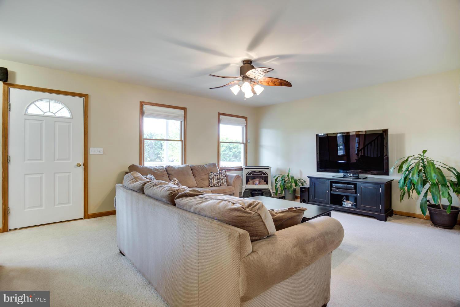 45636 Rutherford Boulevard Great Mills, MD 20634 - Photo 5 of 30 Living Room