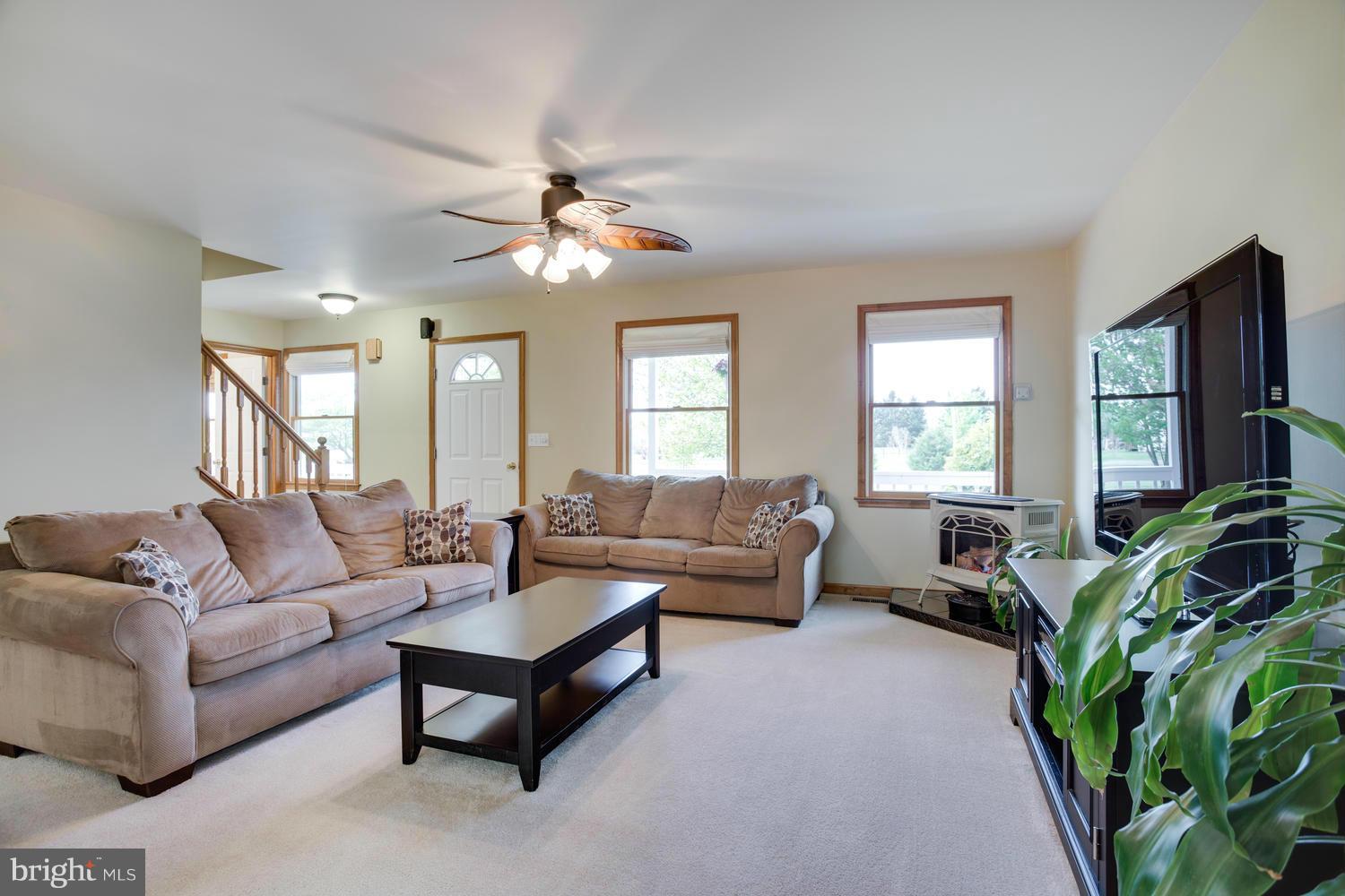 45636 Rutherford Boulevard Great Mills, MD 20634 - Photo 6 of 30 Living Room