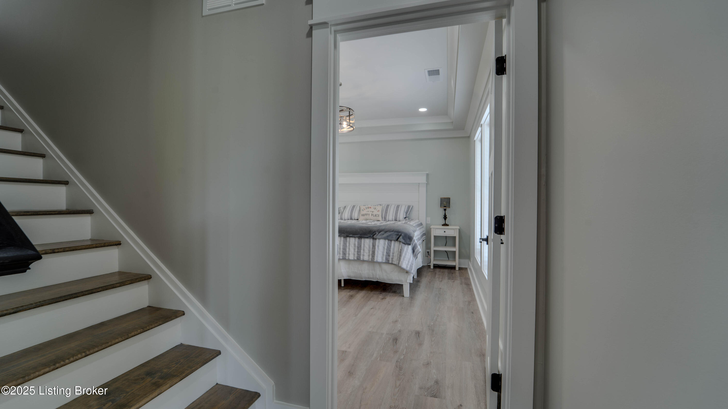 1675 Timber Creek Road Bloomfield, KY 40008 - Photo 21 of 48 Stairway