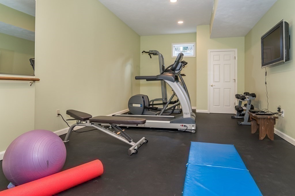 458 Far Reach Road Westwood, MA 02090 - Photo 27 of 39 Gallery Image 27