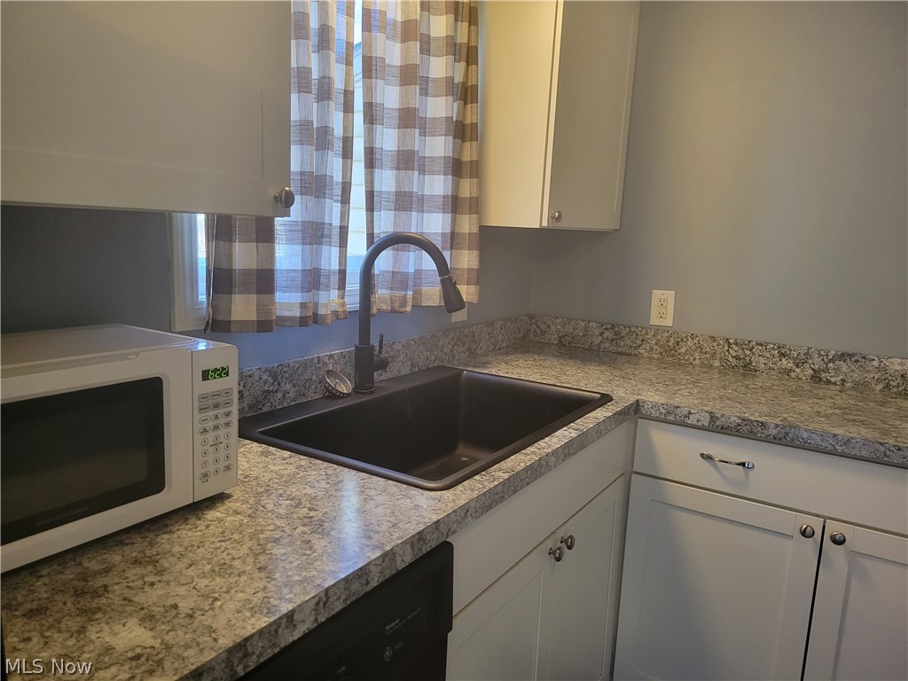 5669 Jaycox Road North Ridgeville, OH 44039 - Photo 8 of 34