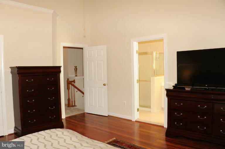 6335 Simmer Circle Springfield, VA 22150 - Photo 17 of 25 Bedroom (Master)
