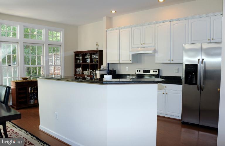 6335 Simmer Circle Springfield, VA 22150 - Photo 22 of 25 Kitchen