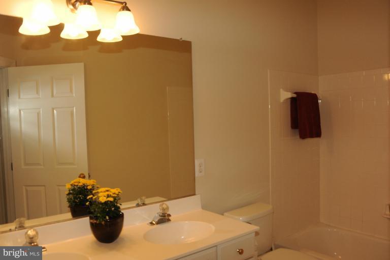 6335 Simmer Circle Springfield, VA 22150 - Photo 9 of 25 Bath
