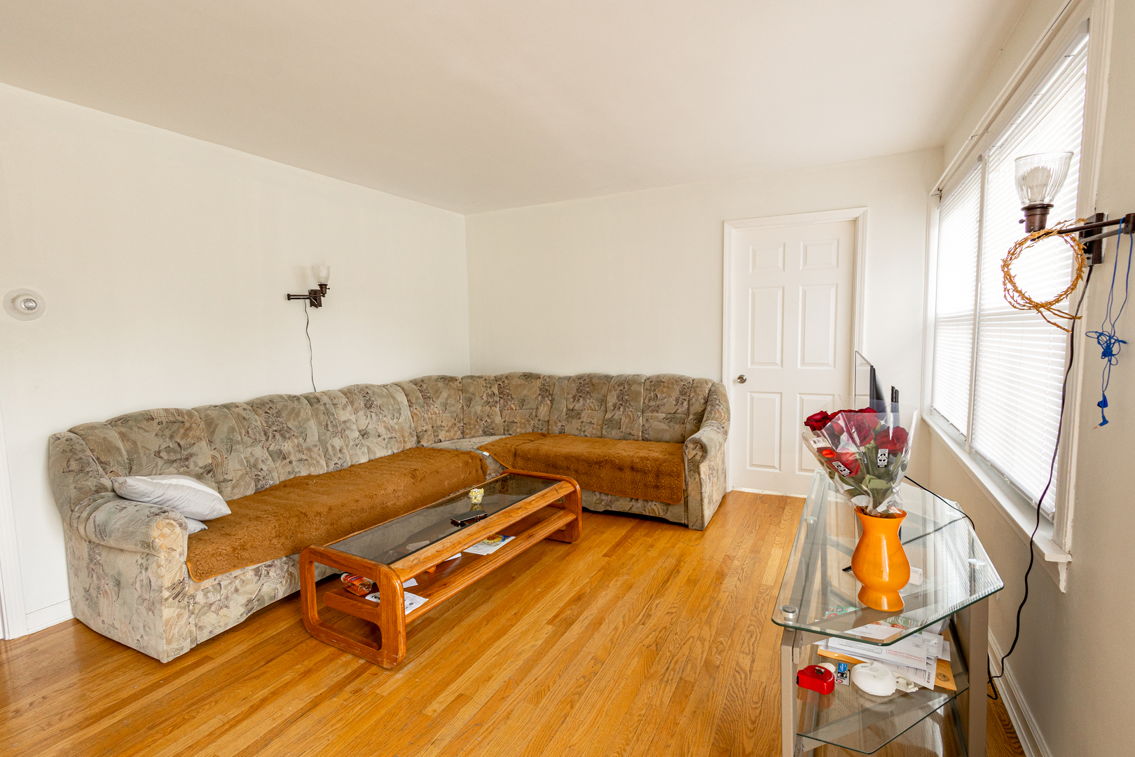 4422 Custer Avenue Brookfield, IL 60513 - Photo 3 of 22 a living room with a couch and potted plant