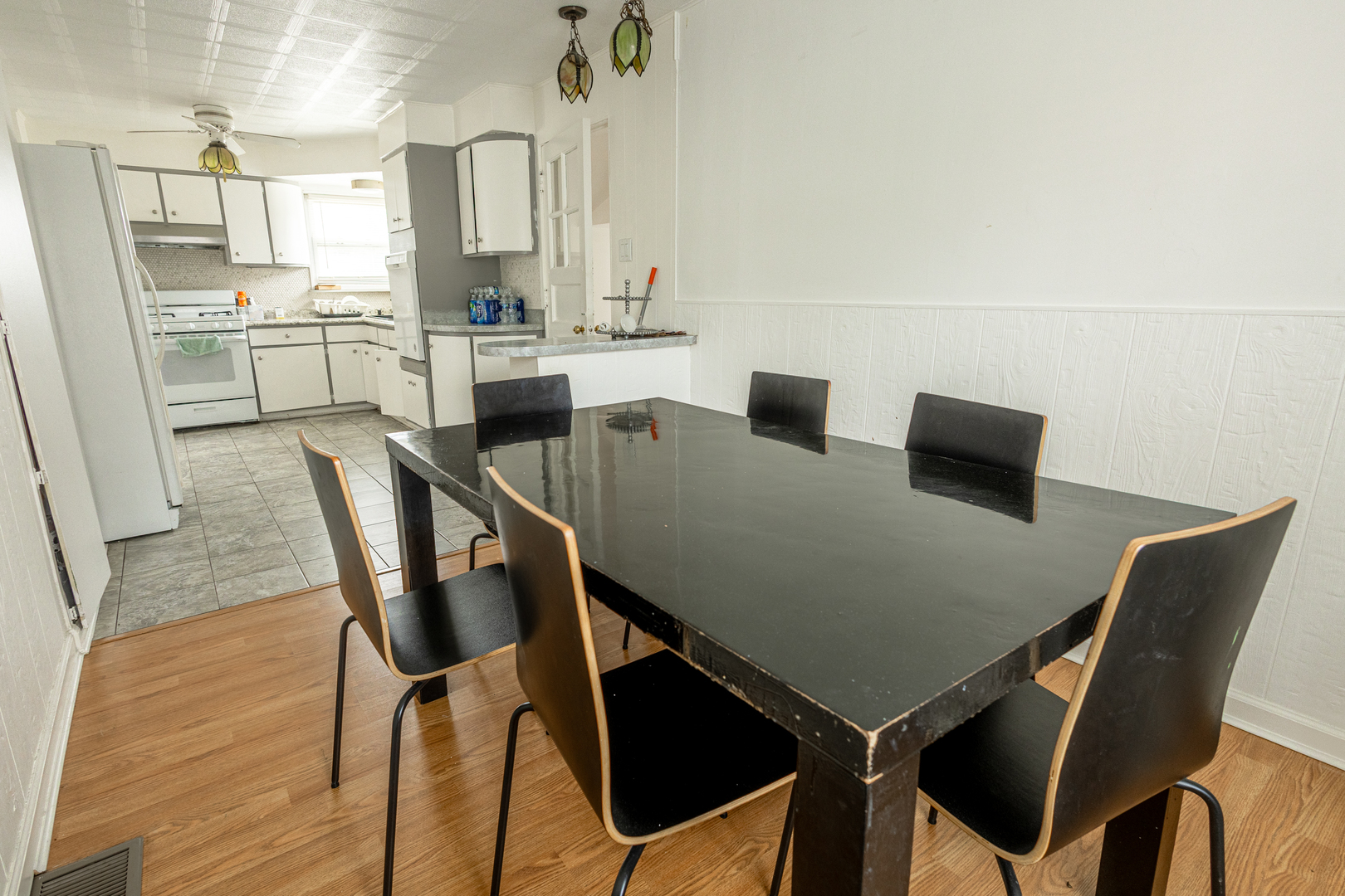 4422 Custer Avenue Brookfield, IL 60513 - Photo 8 of 22 a view of a dining room with furniture