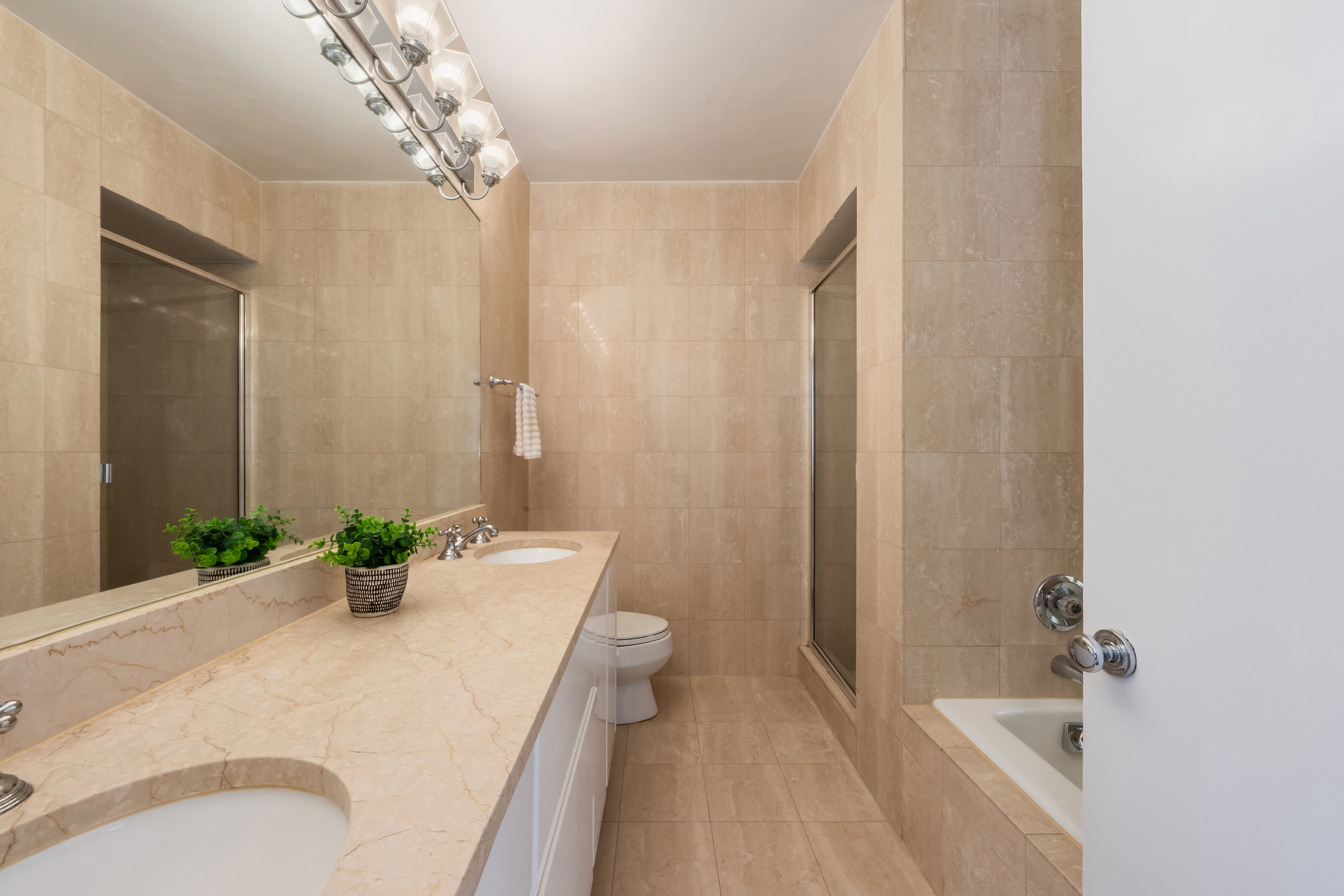 200 East 69th Street, Unit 7L Manhattan, NY 10021 - Photo 6 of 7