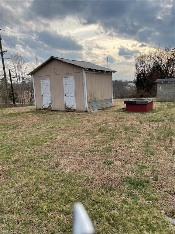 1510 Holly Grove Road Lexington, NC 27292 - Photo 18 of 18 Extra building and old well which is no longer being used.