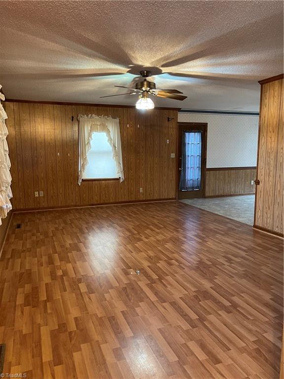 1510 Holly Grove Road Lexington, NC 27292 - Photo 3 of 18 Large living room