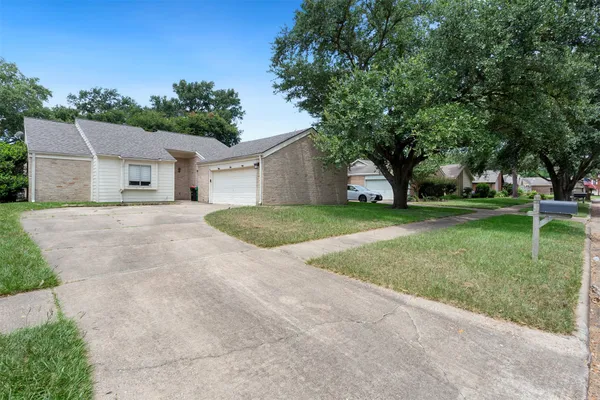 $2,350 | 930 Mesa Terrace Drive, Katy, TX 77450