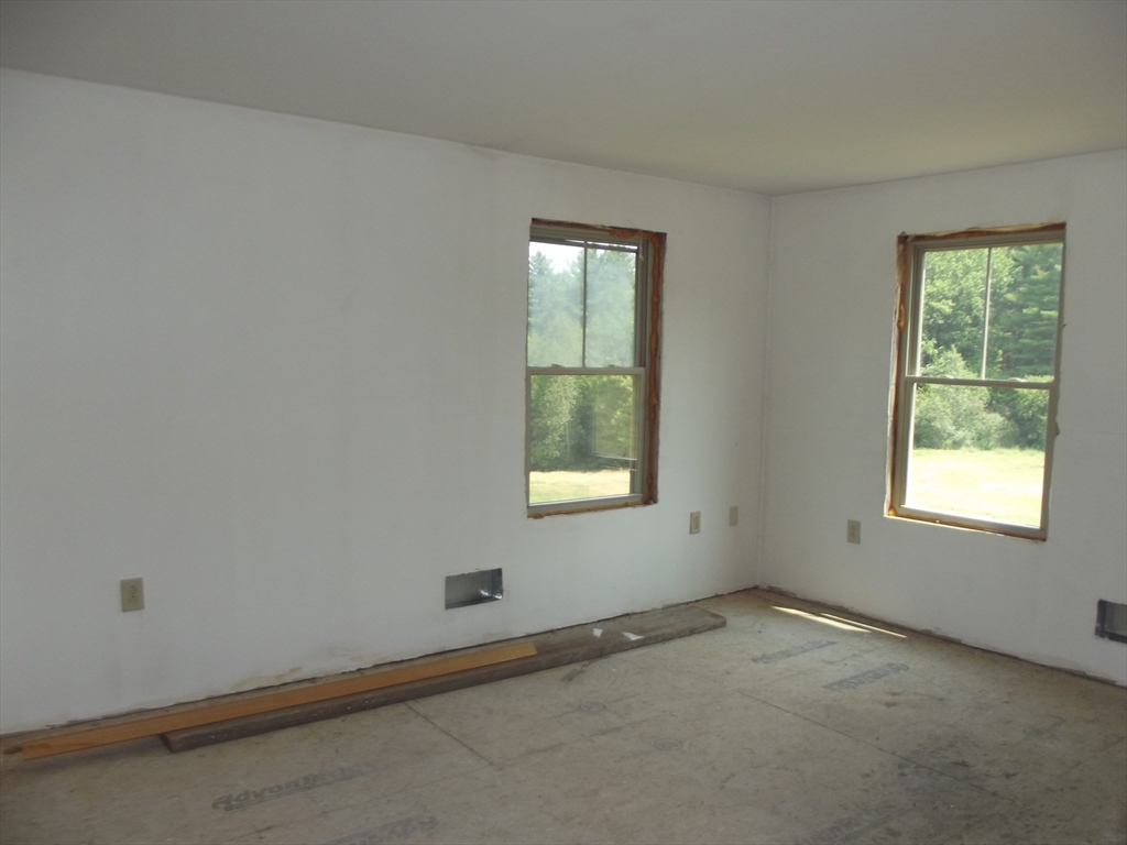 123 Willard Road Ashburnham, MA 01430 - Photo 13 of 15 an empty room with a window