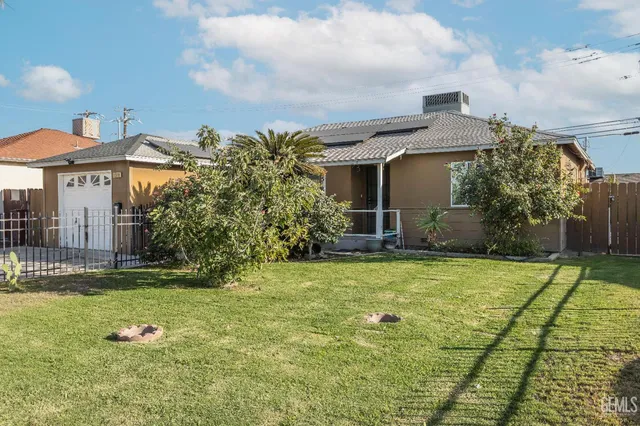 a front view of house with yard