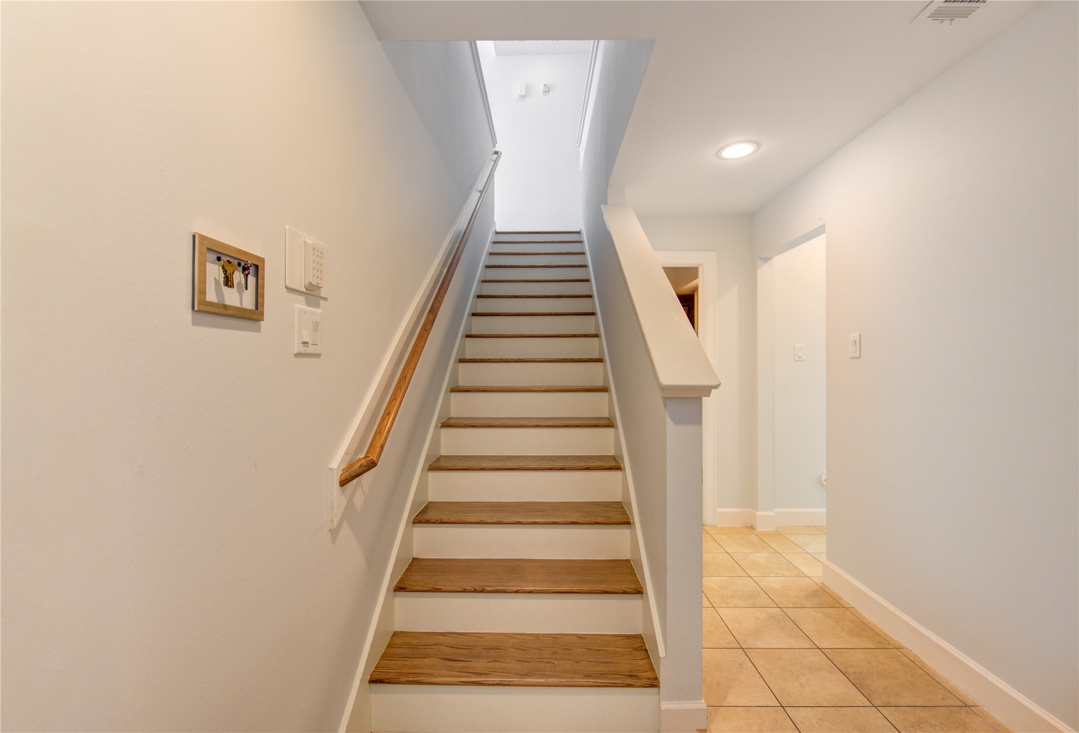 650 Westcross Street, Unit 83 Houston, TX 77018 - Photo 15 of 48 a view of entryway
