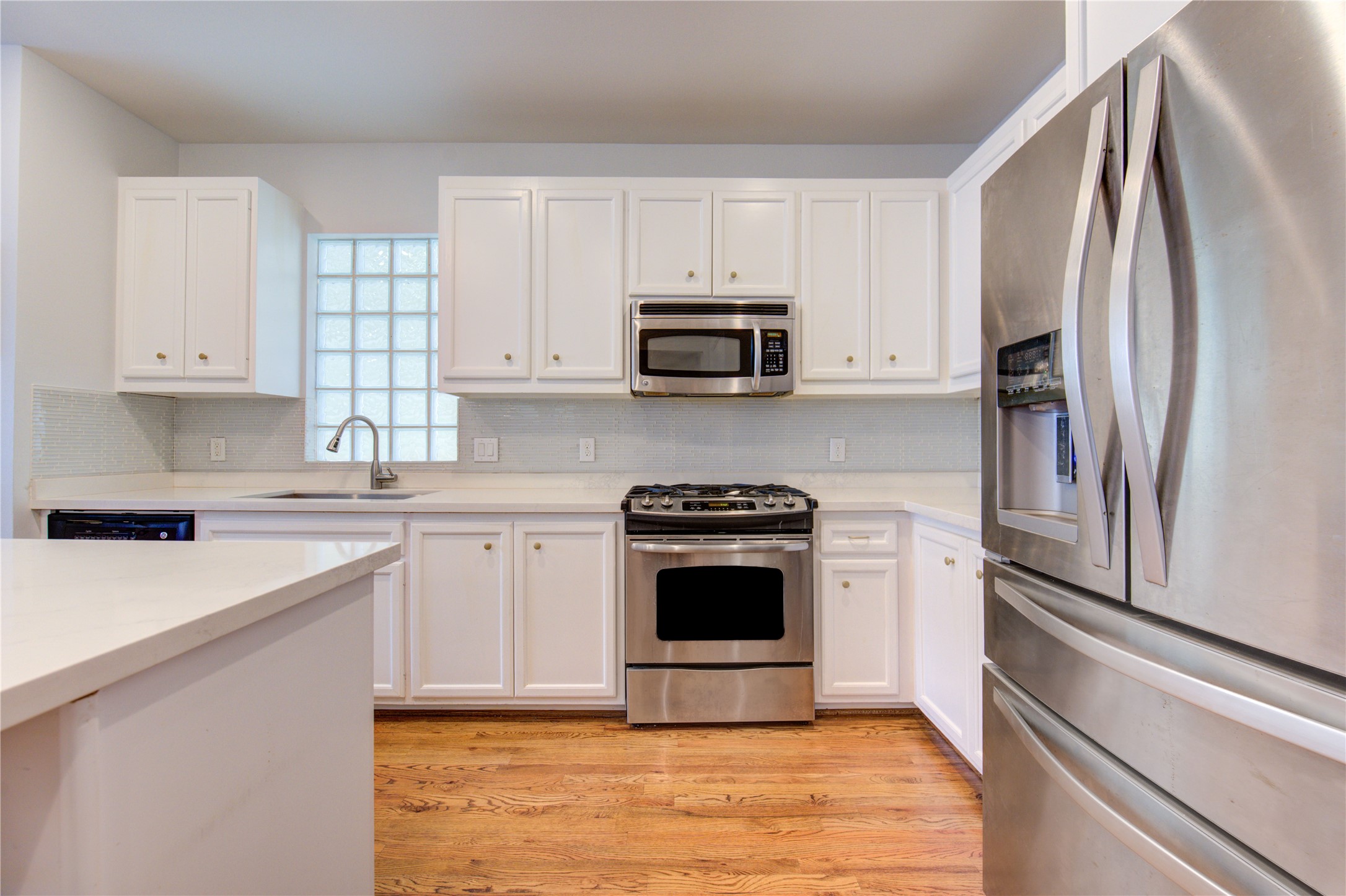 650 Westcross Street, Unit 83 Houston, TX 77018 - Photo 24 of 48 a kitchen with stainless steel appliances granite countertop a stove a refrigerator and a sink