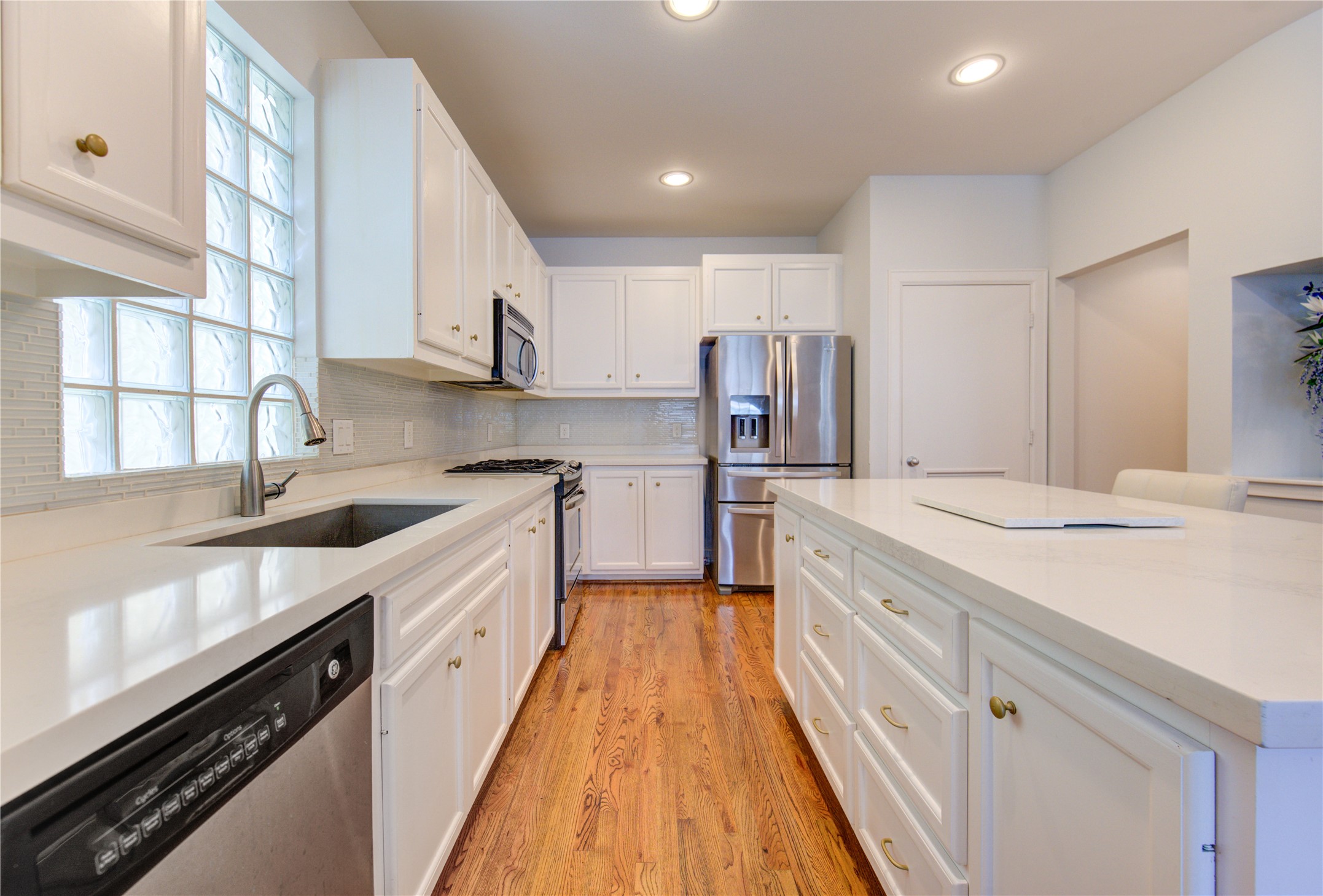 650 Westcross Street, Unit 83 Houston, TX 77018 - Photo 28 of 48 a large kitchen with stainless steel appliances granite countertop a lot of counter space