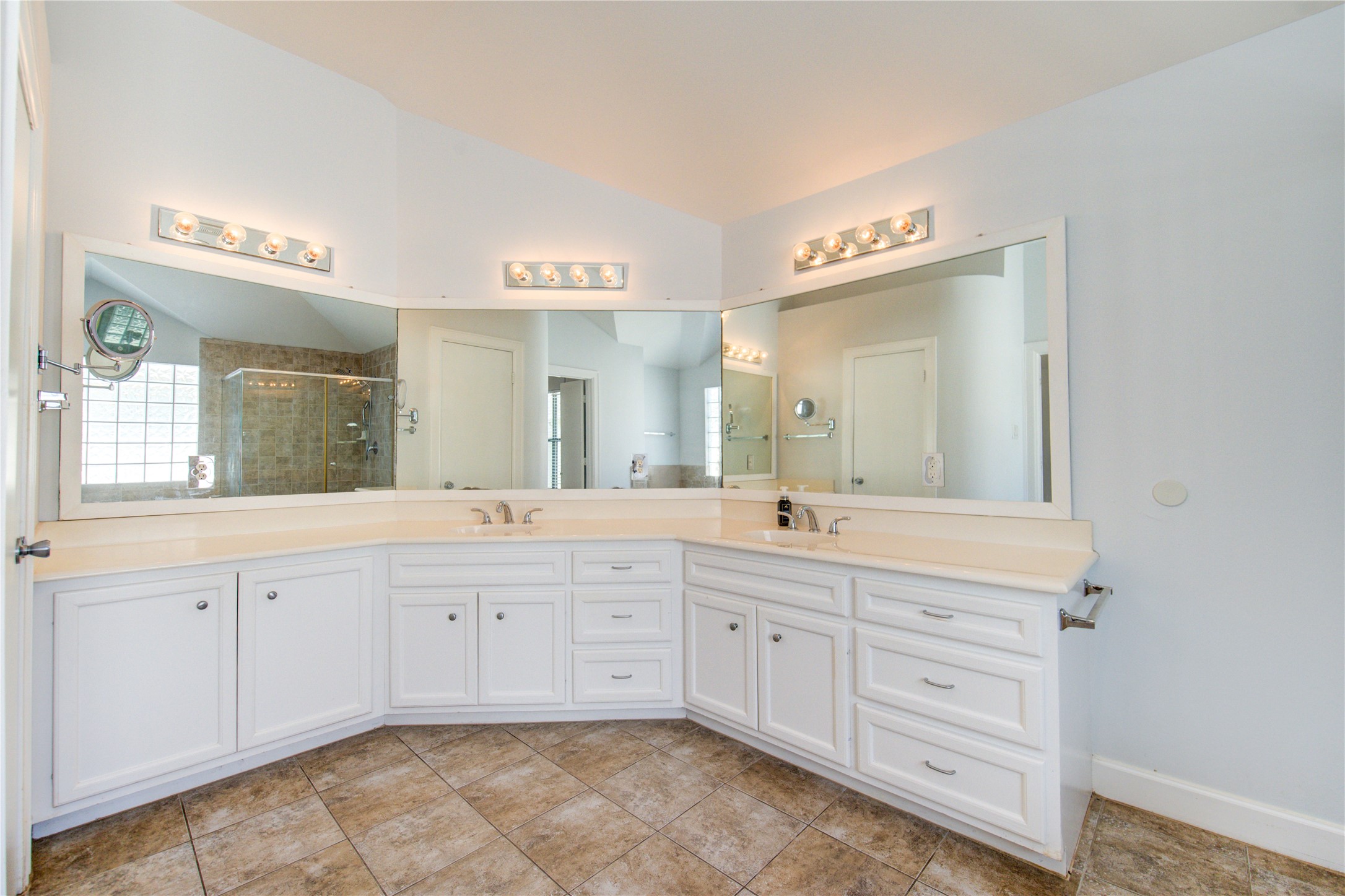 650 Westcross Street, Unit 83 Houston, TX 77018 - Photo 36 of 48 a spacious bathroom with a granite countertop sink a mirror a and a