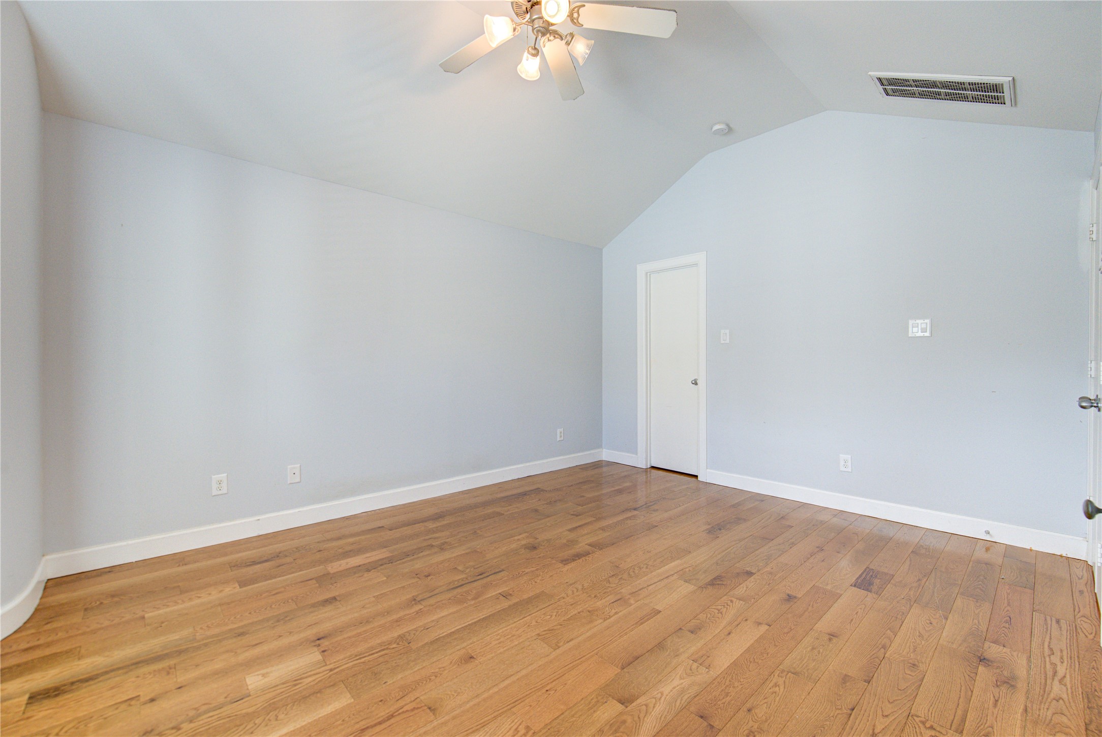 650 Westcross Street, Unit 83 Houston, TX 77018 - Photo 40 of 48 a view of an empty room with a chandelier fan