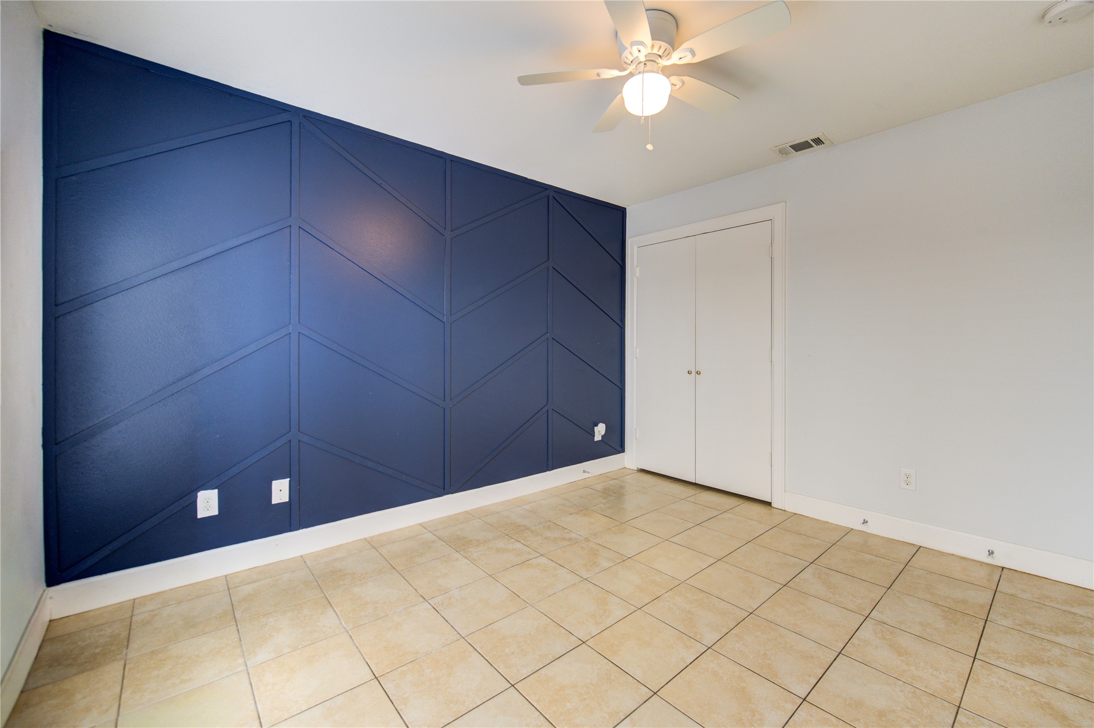 650 Westcross Street, Unit 83 Houston, TX 77018 - Photo 7 of 48 a view of an empty room