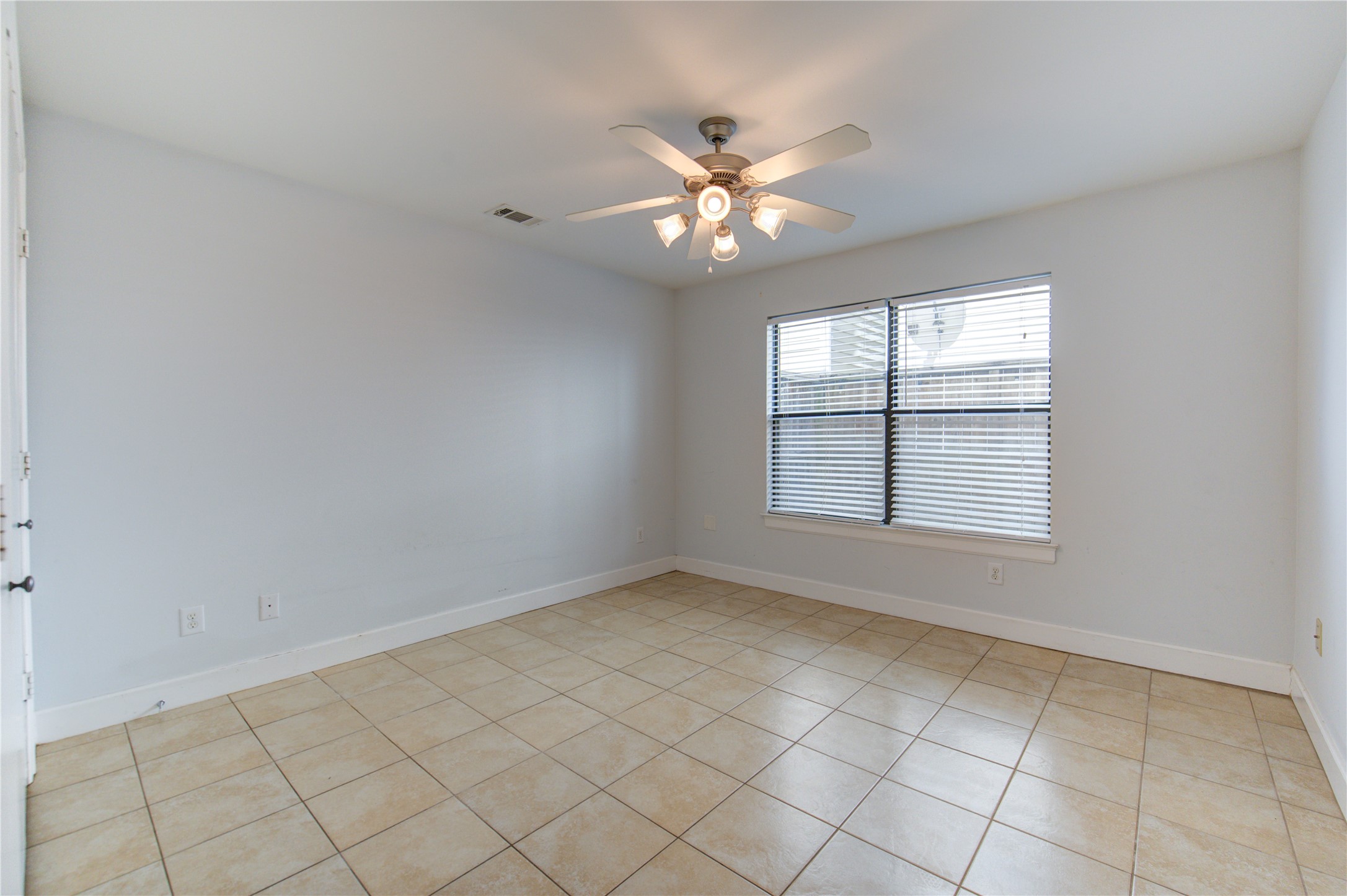 650 Westcross Street, Unit 83 Houston, TX 77018 - Photo 9 of 48 a view of an empty room with a window