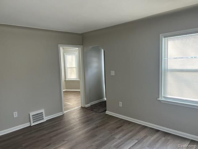 2438 Columbia Road Berkley, MI 48072 - Photo 9 of 17