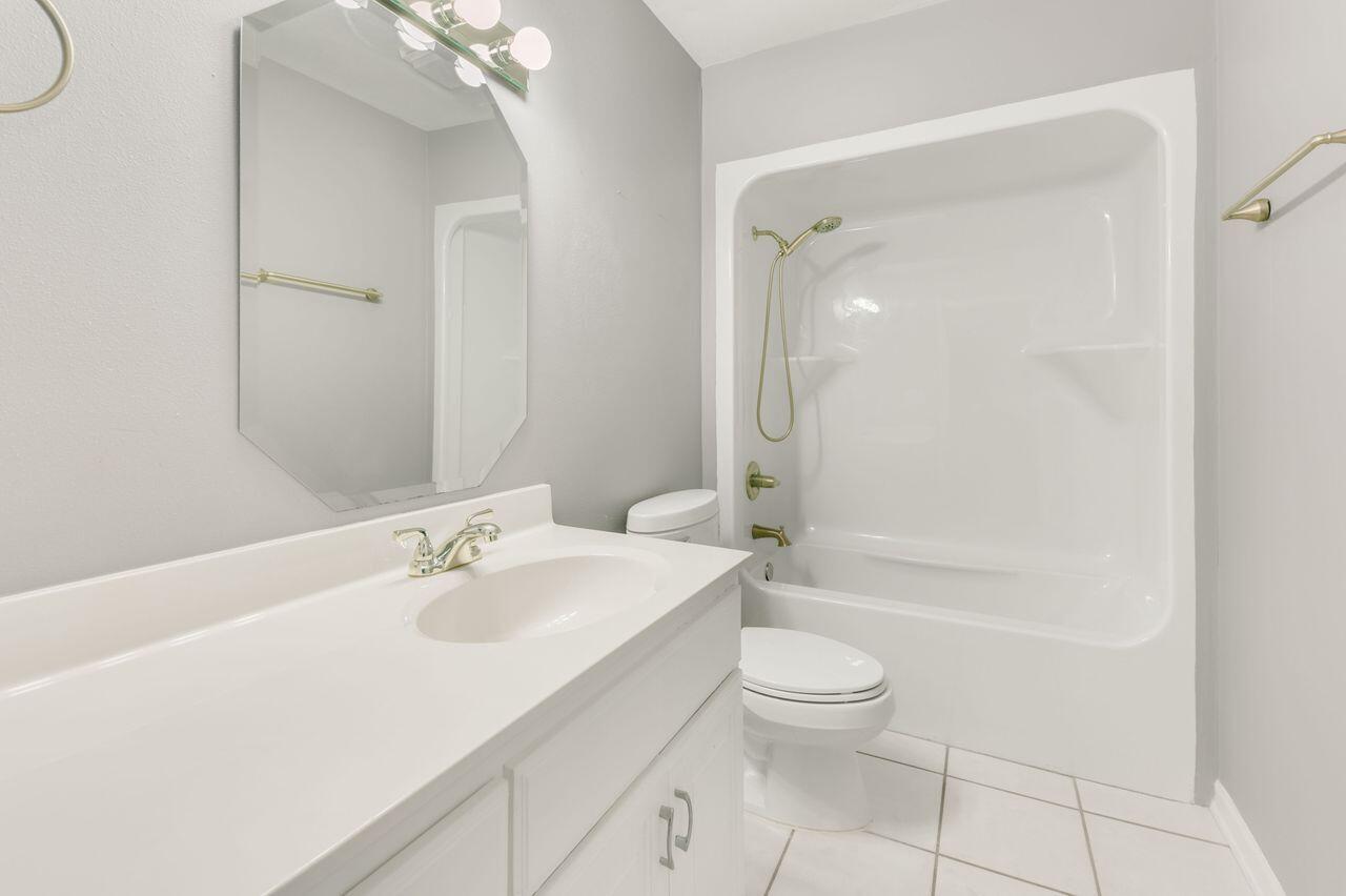 3030 South 130th Street New Berlin, WI 53151 - Photo 12 of 17 secondary bathroom with a full tub/shower combo.