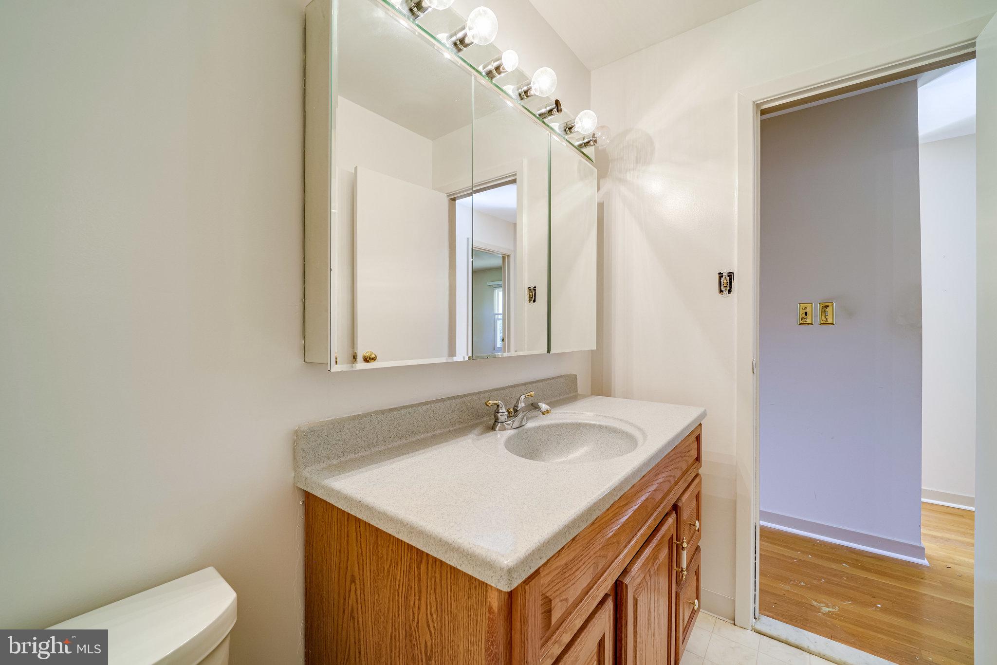 8101 Frye Road Alexandria, VA 22309 - Photo 21 of 50 Upper Level Bathroom
