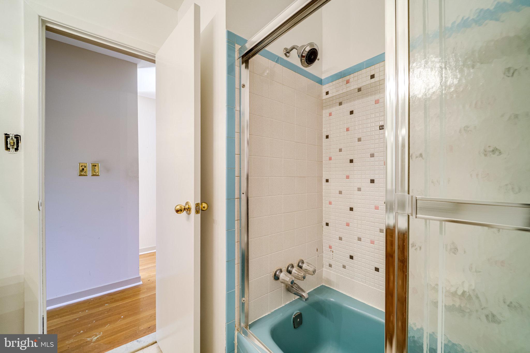 8101 Frye Road Alexandria, VA 22309 - Photo 23 of 50 Upper Level Bathroom