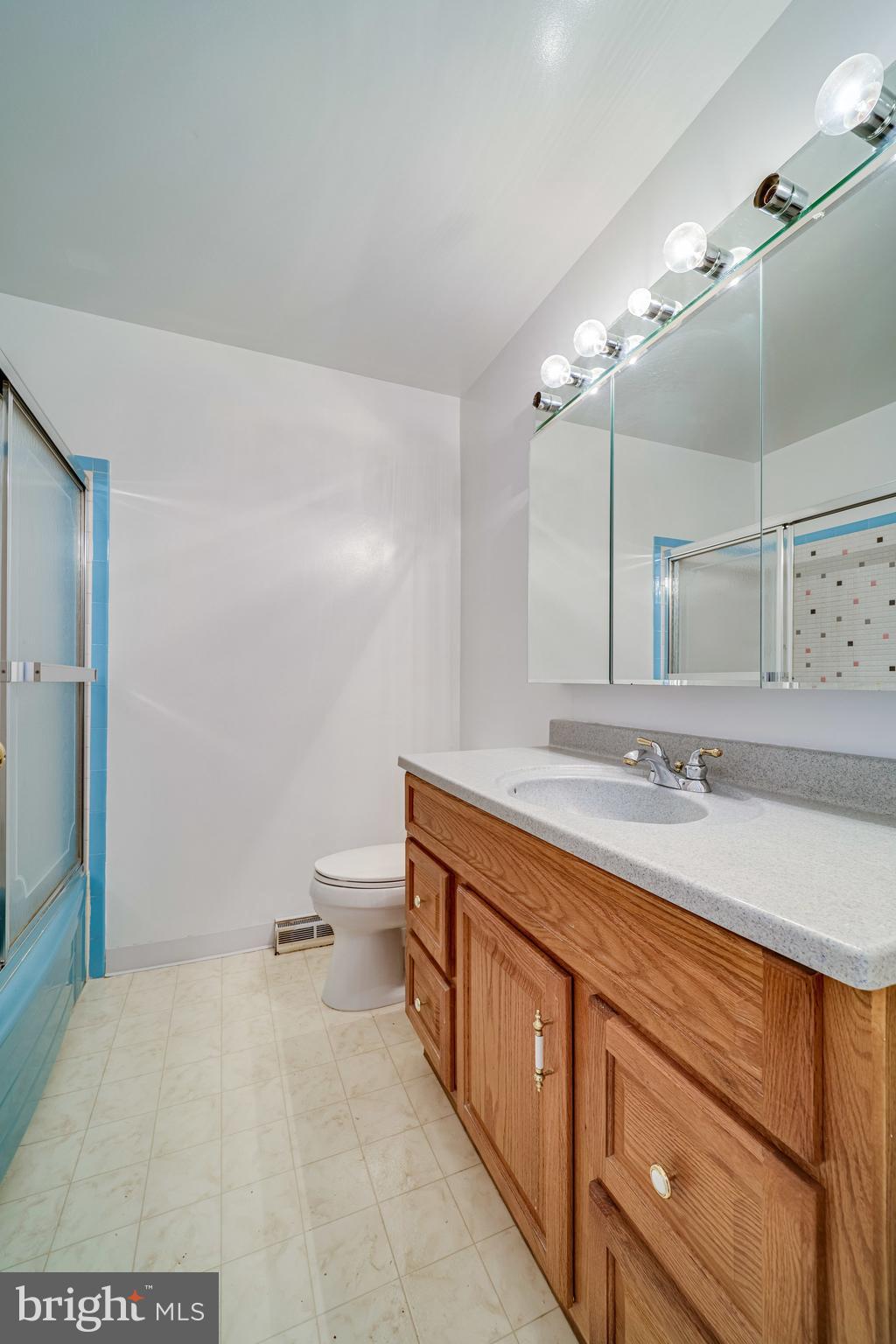 8101 Frye Road Alexandria, VA 22309 - Photo 24 of 50 Upper Level Bathroom