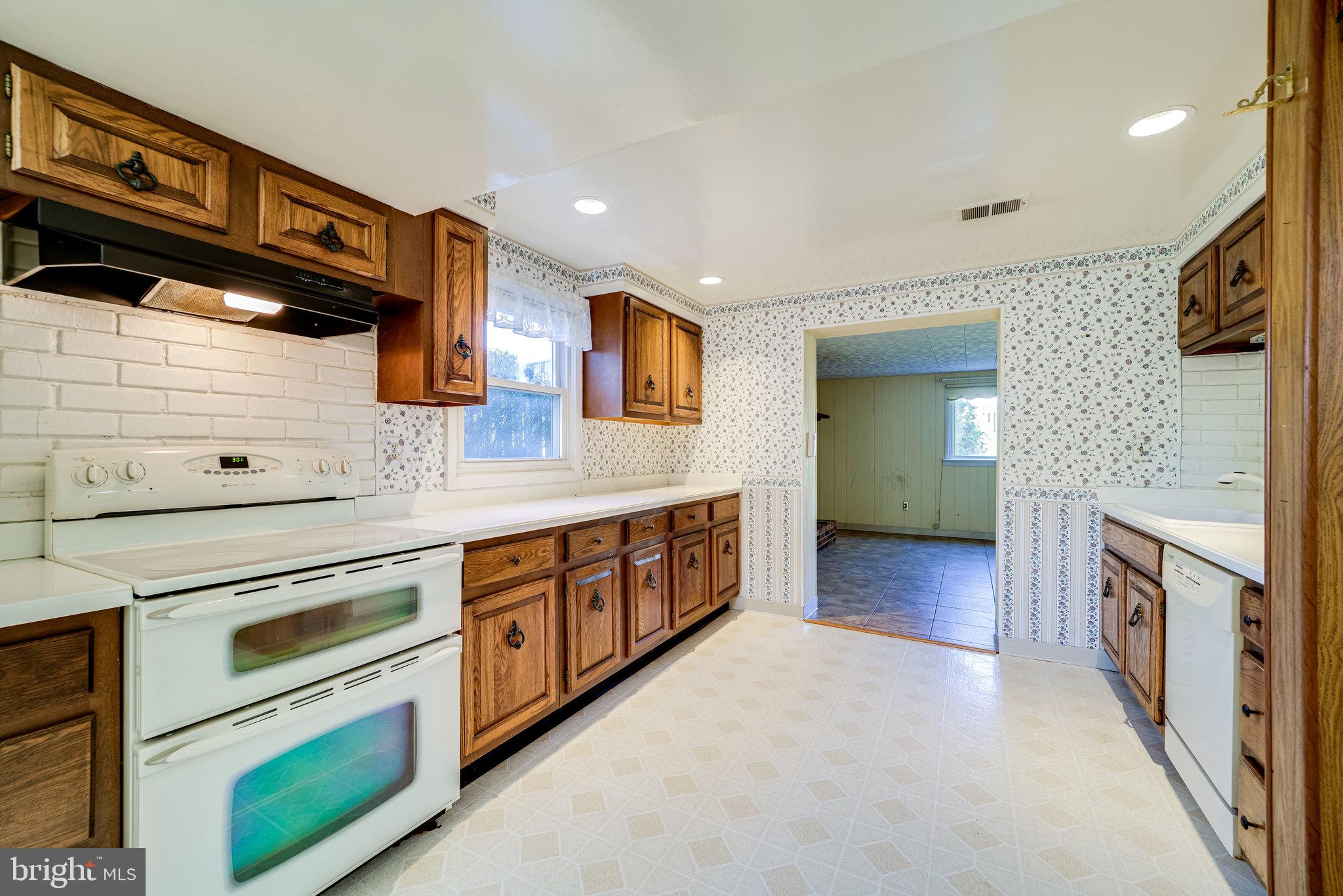 8101 Frye Road Alexandria, VA 22309 - Photo 28 of 50 Spacious Kitchen