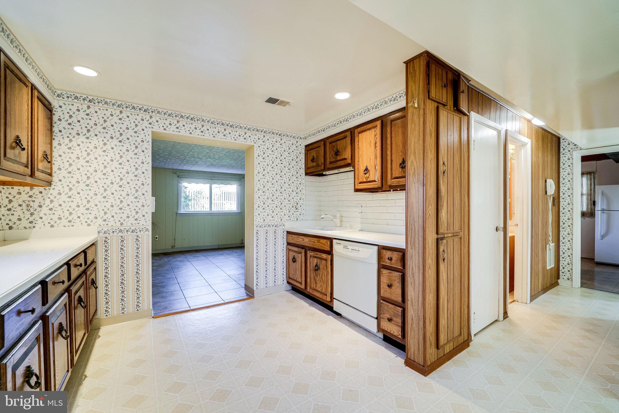 8101 Frye Road Alexandria, VA 22309 - Photo 29 of 50 Spacious Kitchen