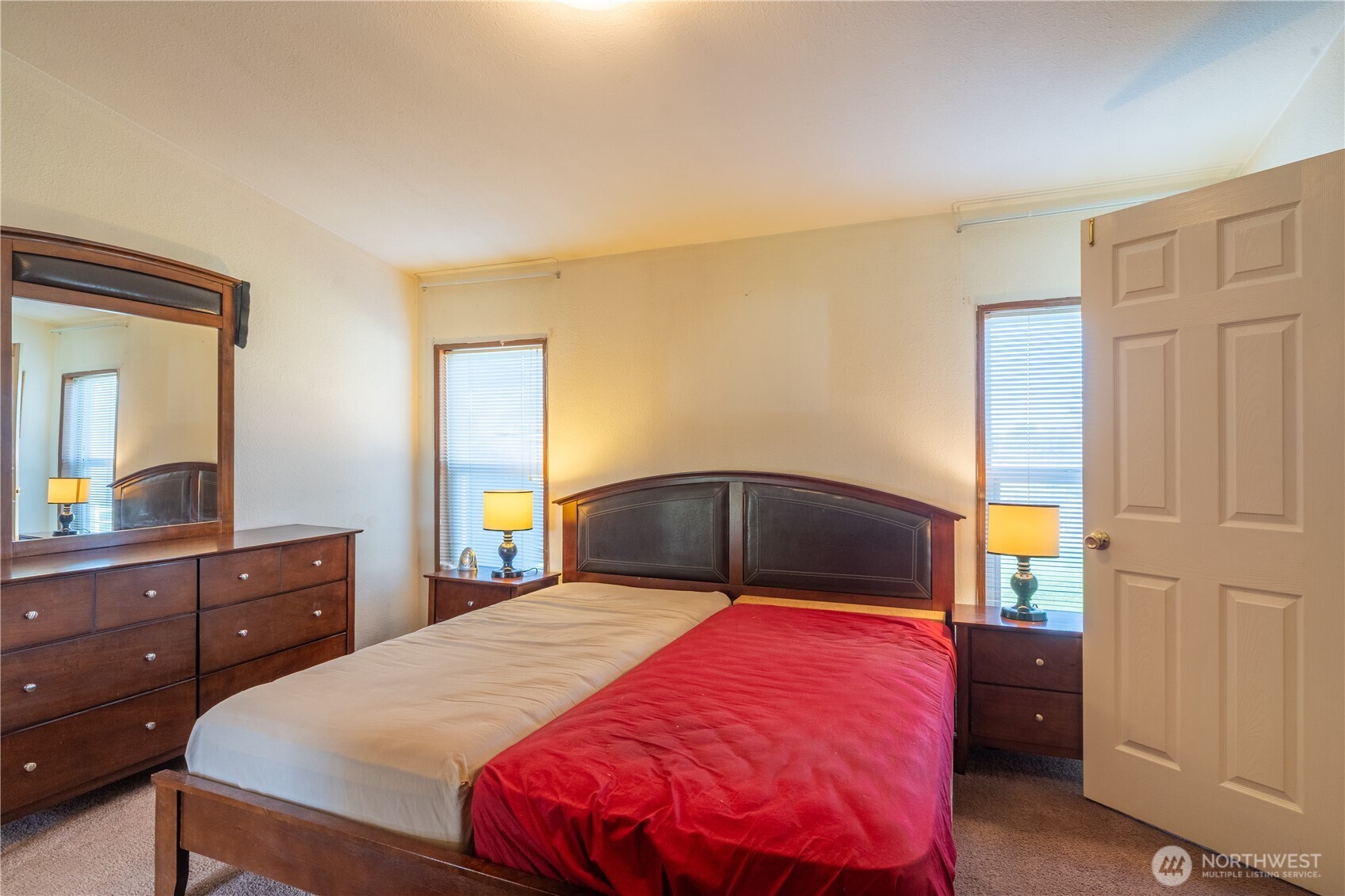 4331 Rd K 2 Street Northeast Moses Lake, WA 98837 - Photo 19 of 38 a bedroom with a bed and a dresser