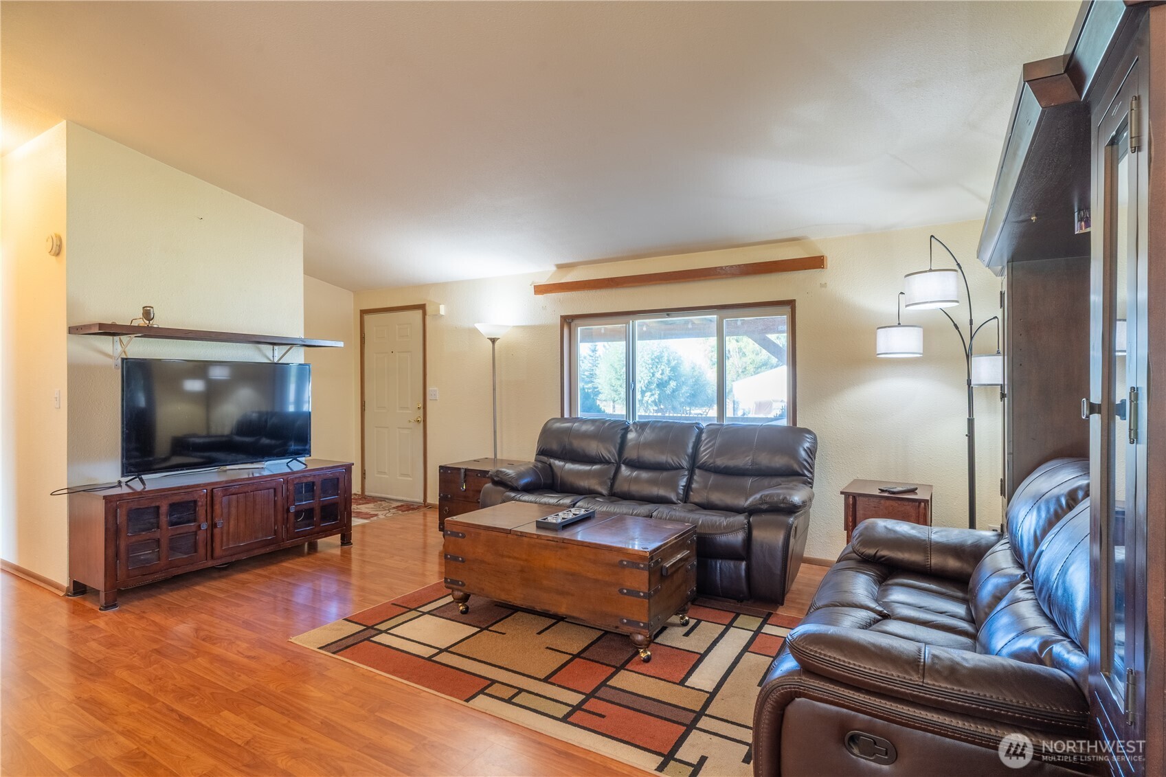 4331 Rd K 2 Street Northeast Moses Lake, WA 98837 - Photo 8 of 38 a living room with furniture and a flat screen tv