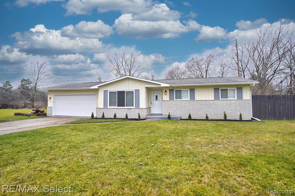 3533 Ridgecliffe Drive Flint, MI 48532 - Photo 1 of 34 Gallery Image 1