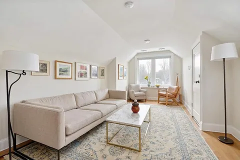 $520,000 | 5042 West Winnemac Avenue, Chicago, IL 60630