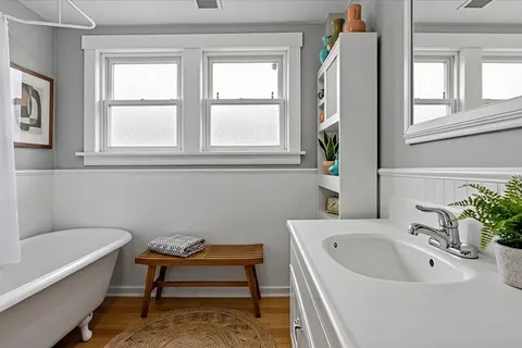 $520,000 | 5042 West Winnemac Avenue, Chicago, IL 60630