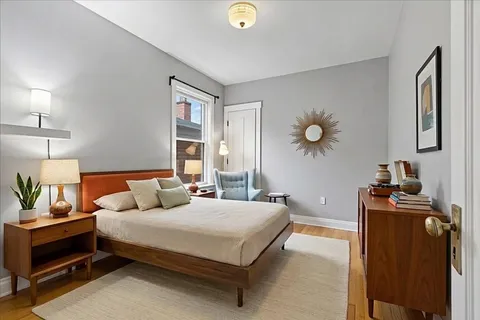 $520,000 | 5042 West Winnemac Avenue, Chicago, IL 60630