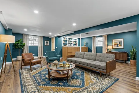 $520,000 | 5042 West Winnemac Avenue, Chicago, IL 60630