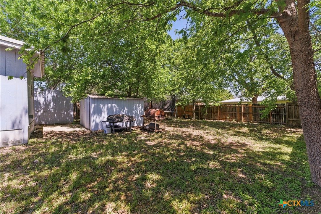 411 Ellis Street Seguin, TX 78155 - Photo 21 of 28 a backyard of a house with table and chairs